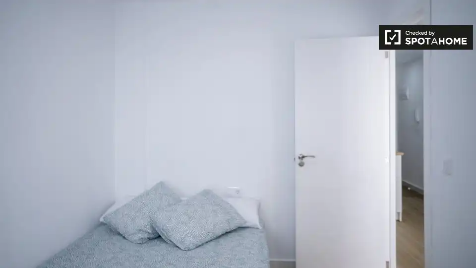 Bedroom of Flat for rent in Valencia  with Air Conditioner, Heating and Furnished