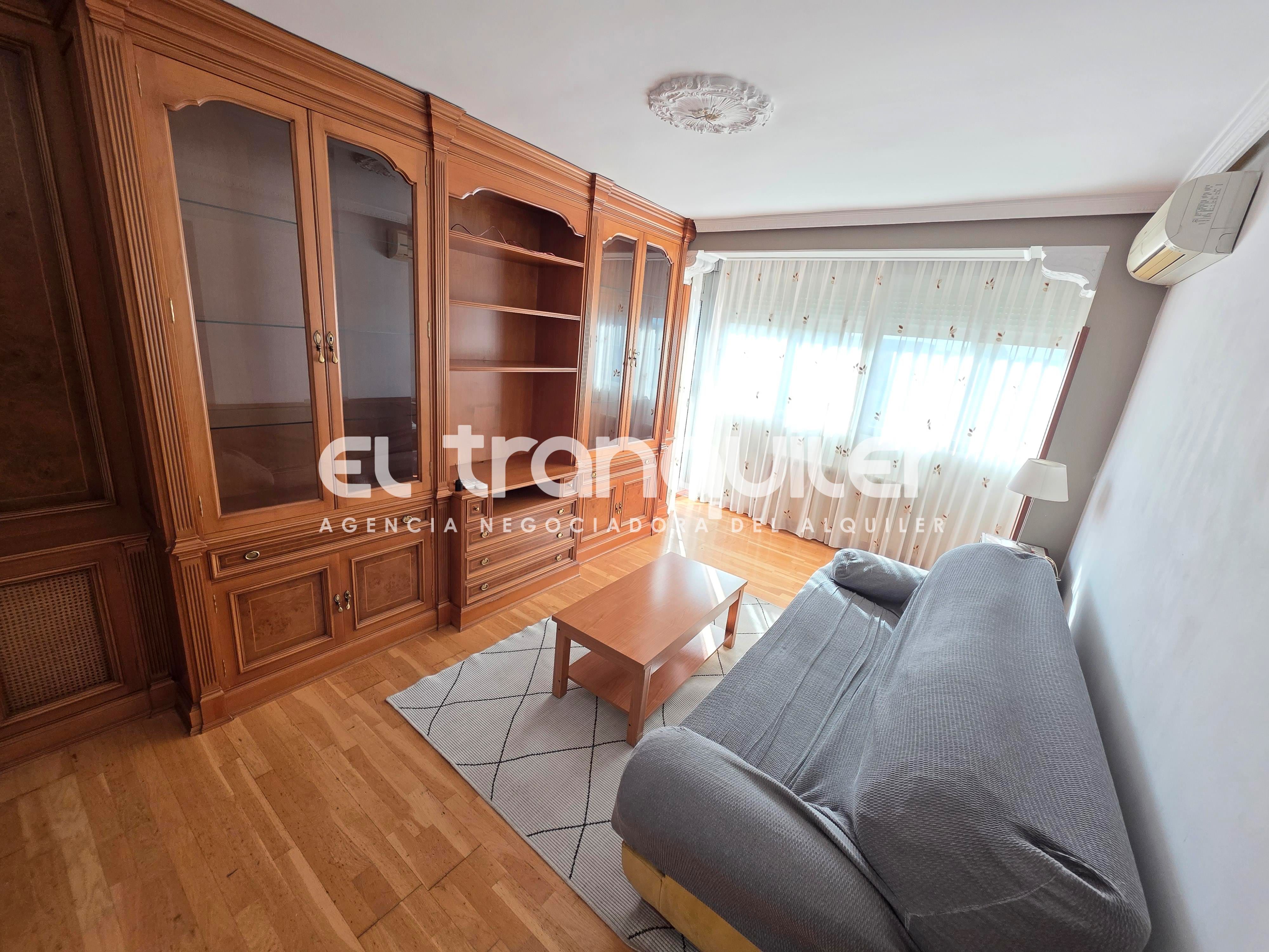 Living room of Flat to rent in  Madrid Capital  with Air Conditioner, Parquet flooring and Terrace