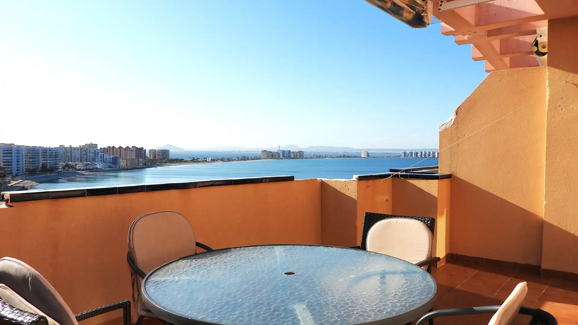 Terraza de Apartamento en venta en La Manga del Mar Menor con Calefacción, Terraza y Amueblado