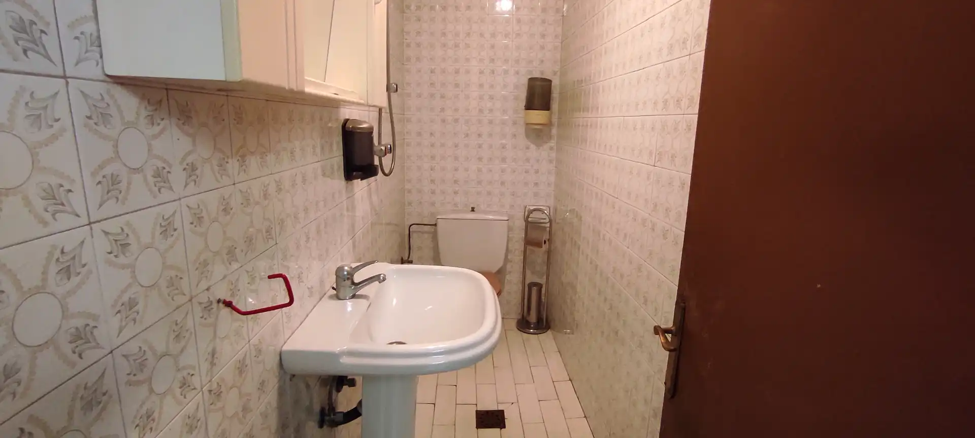 Badezimmer von Geschaftsraum zum Verkauf in Valle de Trápaga-Trapagaran mit Heizung und Möbliert