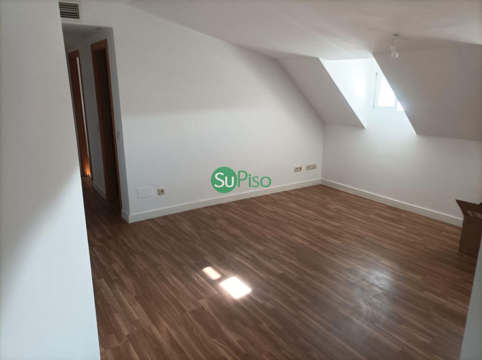 Bedroom of Attic to rent in Borox  with Air Conditioner, Oven and Washing machine