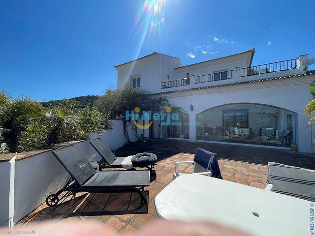 Casa-chalet en Venta en Comares