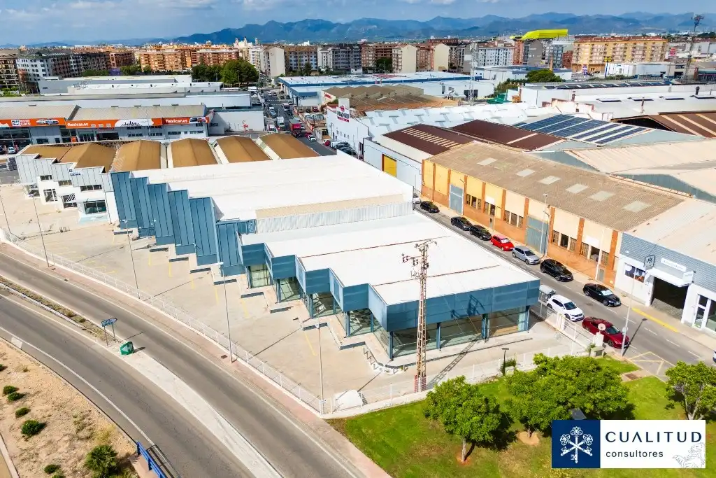 Vista exterior de Nave industrial de alquiler en Vila-real