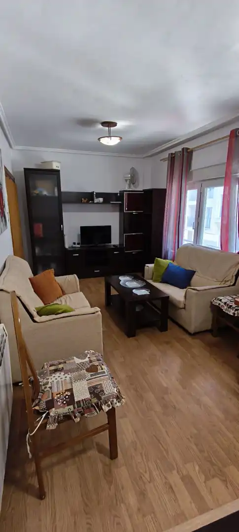Sala de estar de Piso en venta en Oviedo  con Calefacción, Trastero y Amueblado