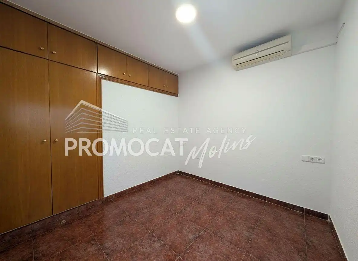 Habitación de Piso en venta en Molins de Rei con Aire acondicionado, Jardín privado y Terraza