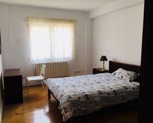 Bedroom of Flat to share in  Pamplona / Iruña  with Air Conditioner and Terrace