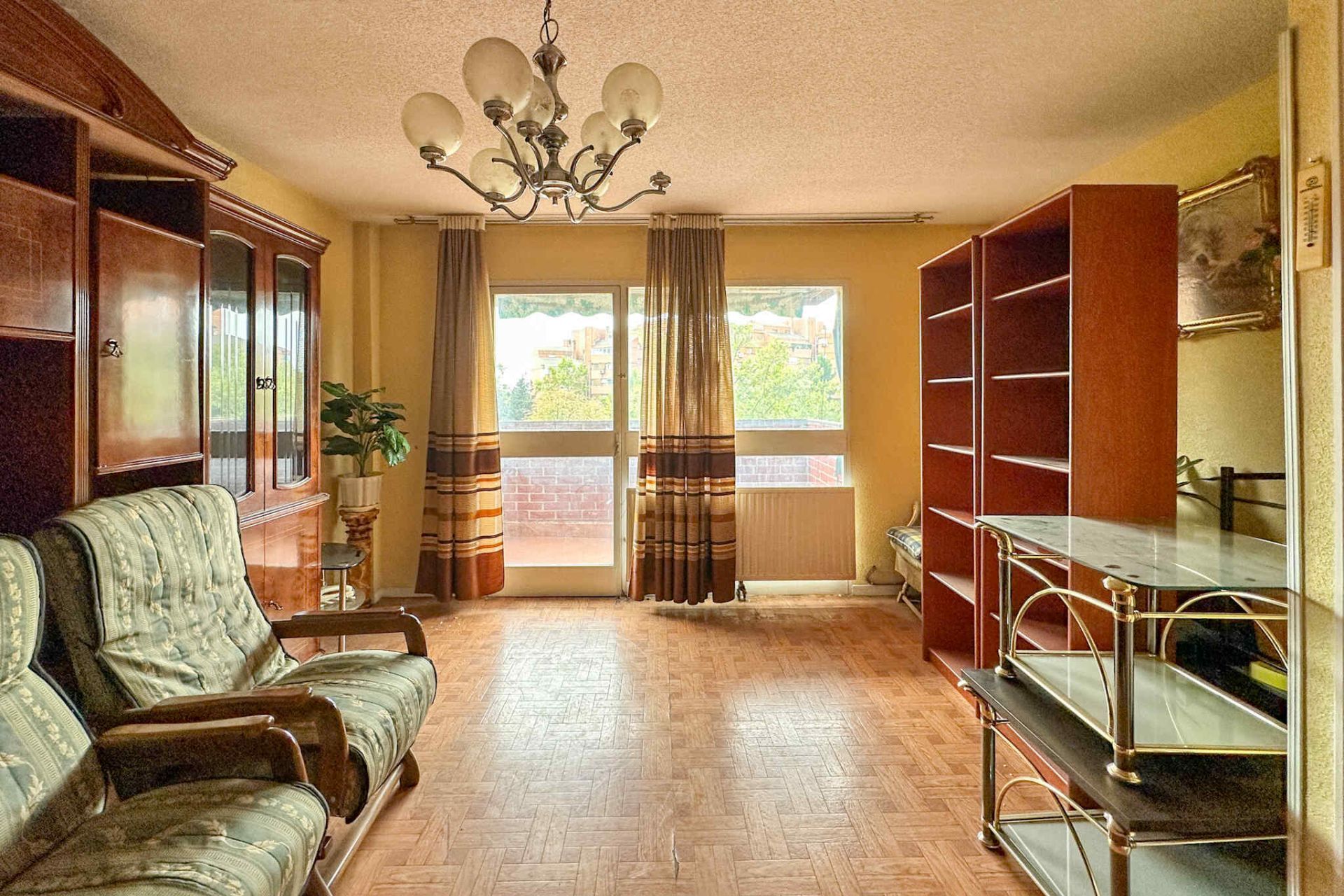 Sala d'estar de Pis en venda en  Madrid Capital amb Calefacció i Terrassa