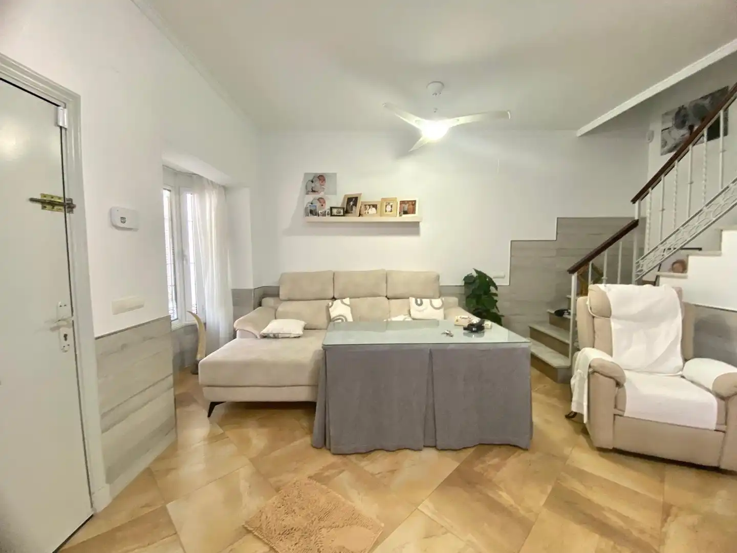 Sala de estar de Casa adosada en venta en Chipiona con Aire acondicionado, Jardín privado y Terraza