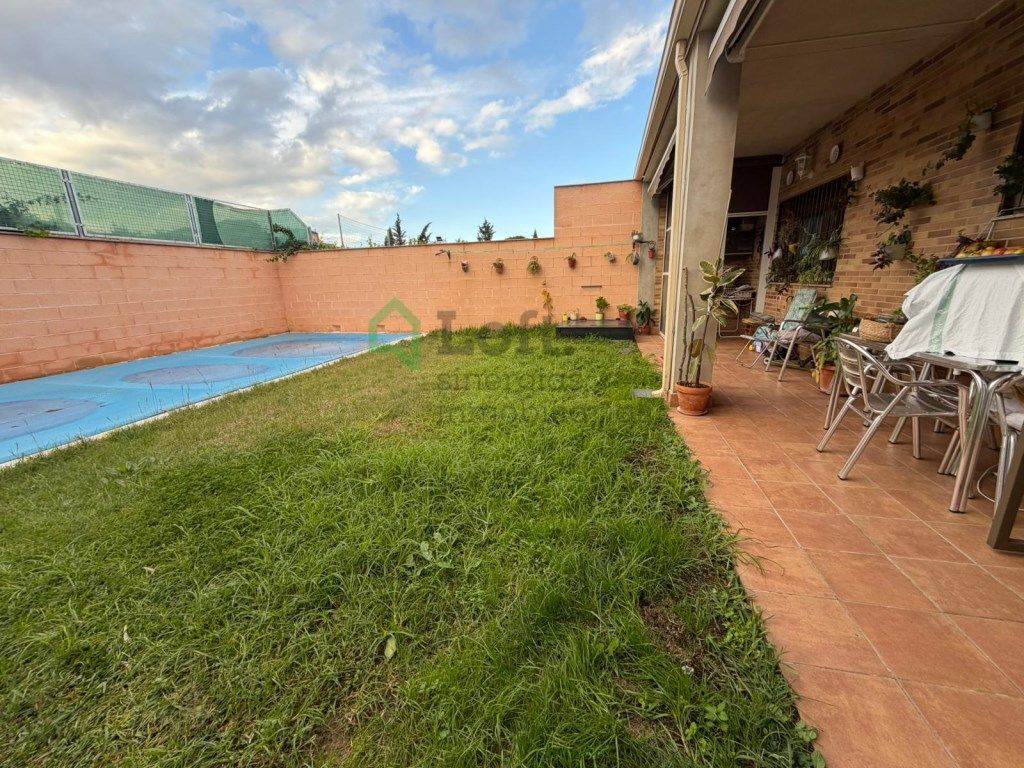 Jardí de Casa adosada en venda en Badajoz Capital amb Terrassa i Piscina