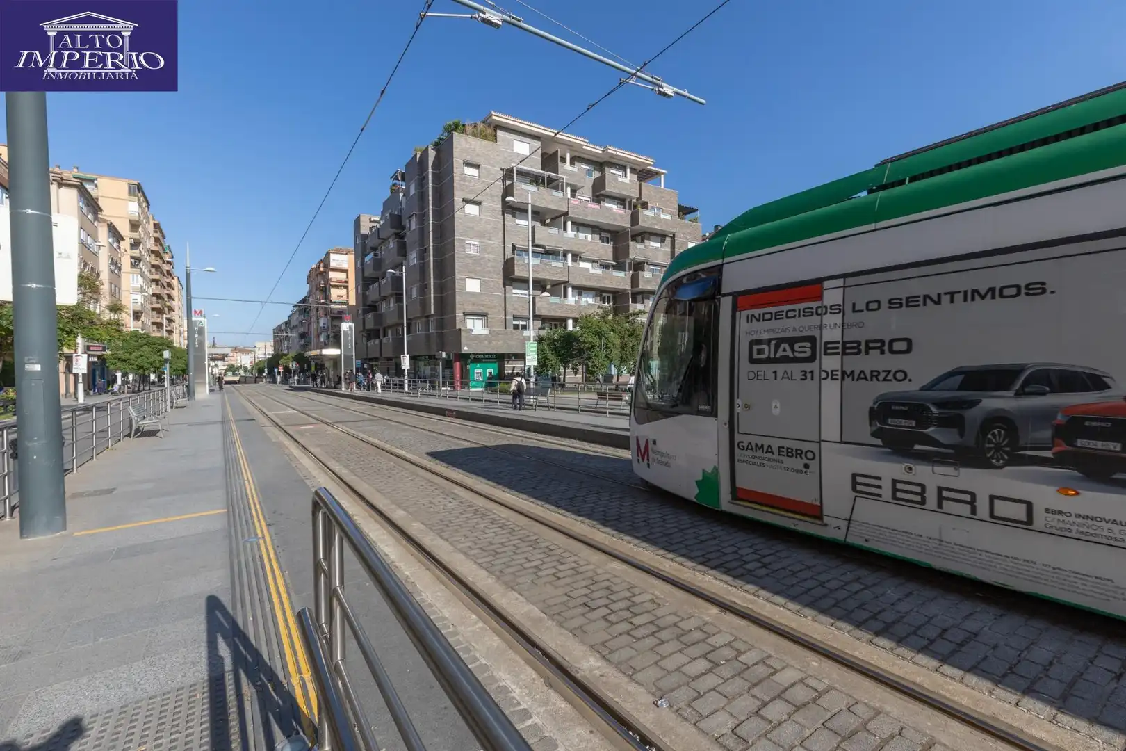 Vista exterior de Pis en venda en Granada amb Aire condicionat, Moblat i Balcó
