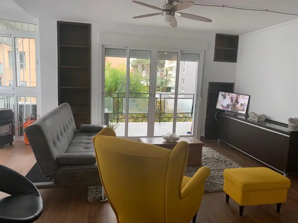 Living room of Flat for rent in Benalmádena  with Terrace, Washing machine and Microwave