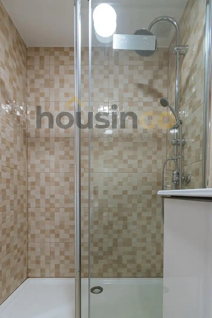 Badezimmer von Wohnung zur Miete in Madrid mit Klimaanlage, Heizung und Parkett