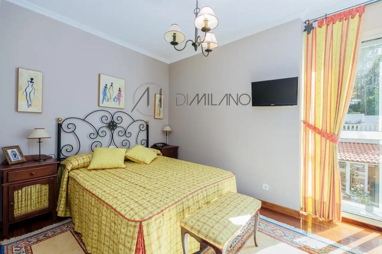 Habitación de Casa adosada en venta en Vigo  con Calefacción, Jardín privado y Parquet