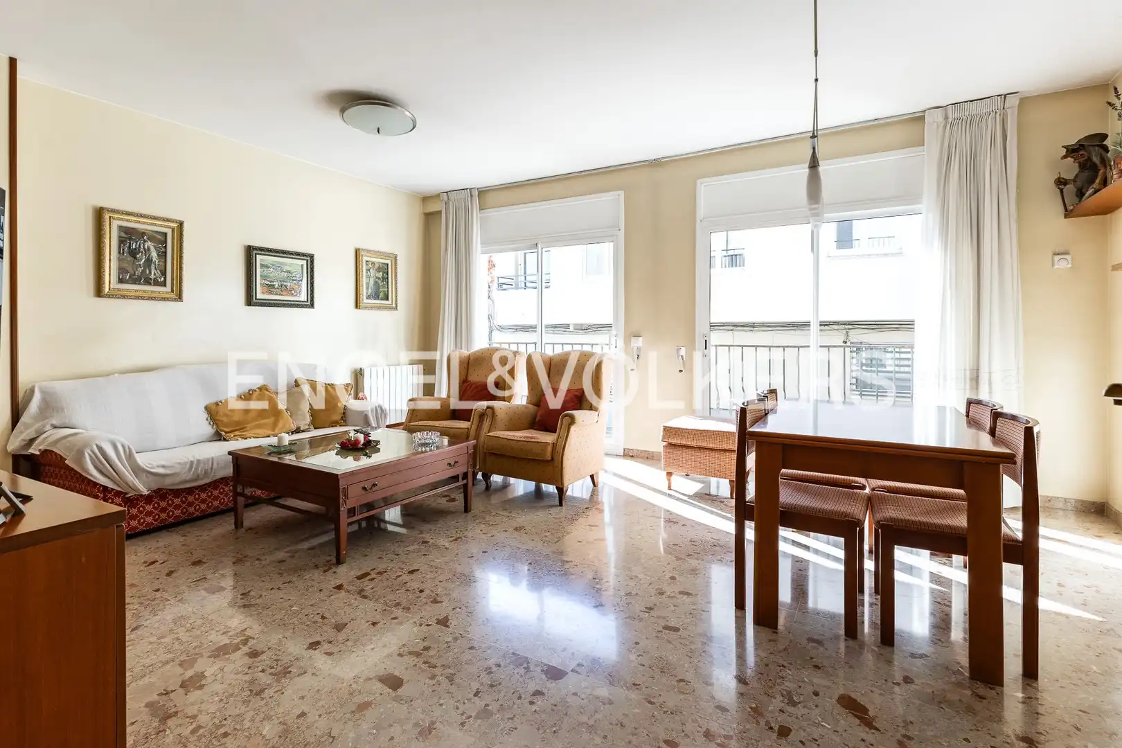 Vista exterior de Piso en venta en Terrassa con Aire acondicionado, Calefacción y Terraza