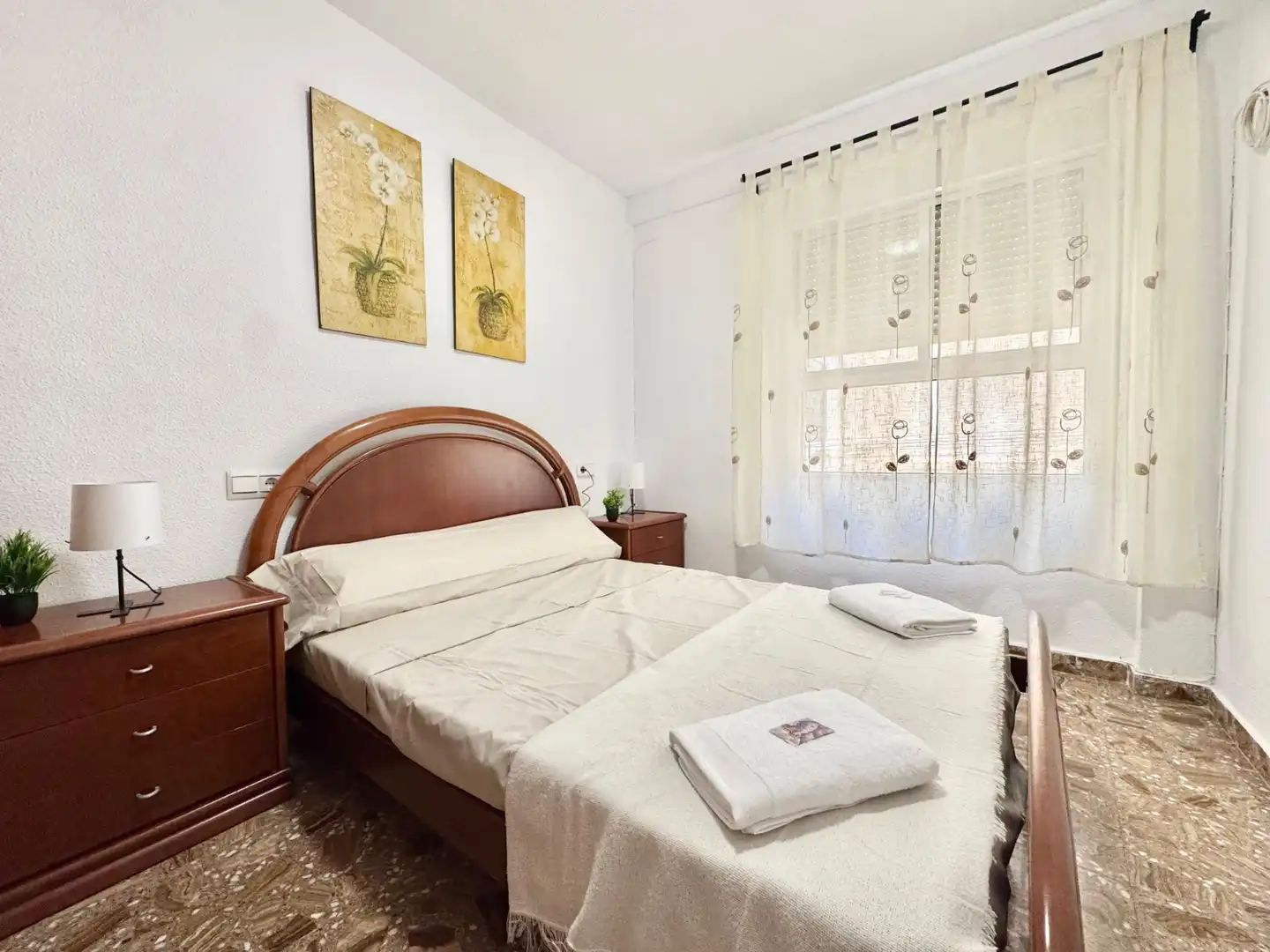 Dormitori de Apartament de lloguer en Torrevieja amb Aire condicionat, Moblat i Rentadora