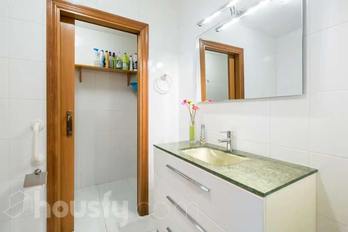 Bany de Casa o xalet en venda en Olèrdola amb Terrassa, Traster i Piscina