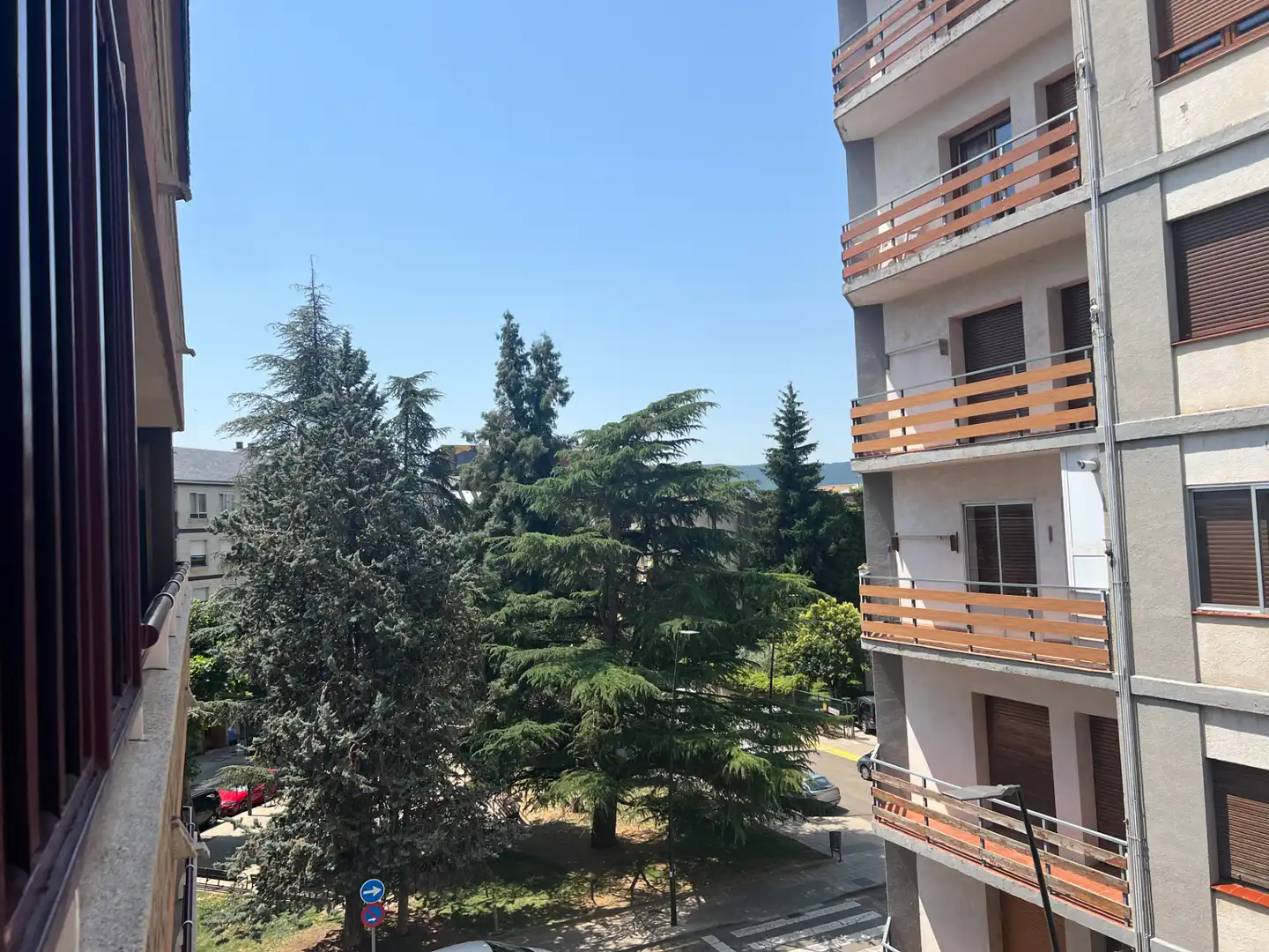 Außenansicht von Wohnung zum Verkauf in Jaca mit Abstellraum und Balkon
