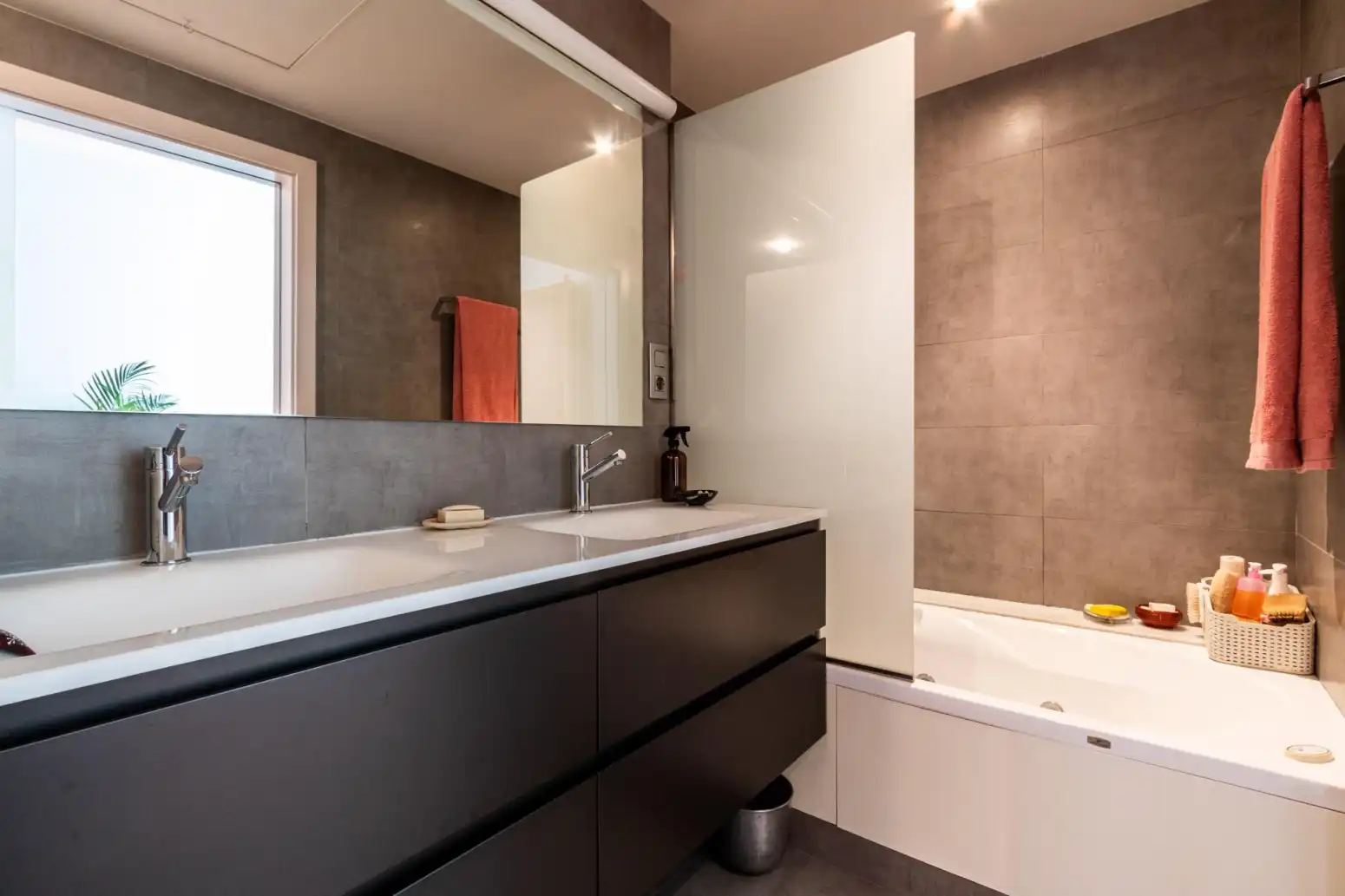 Baño de Casa adosada en venta en Terrassa con Calefacción, Parquet y Terraza