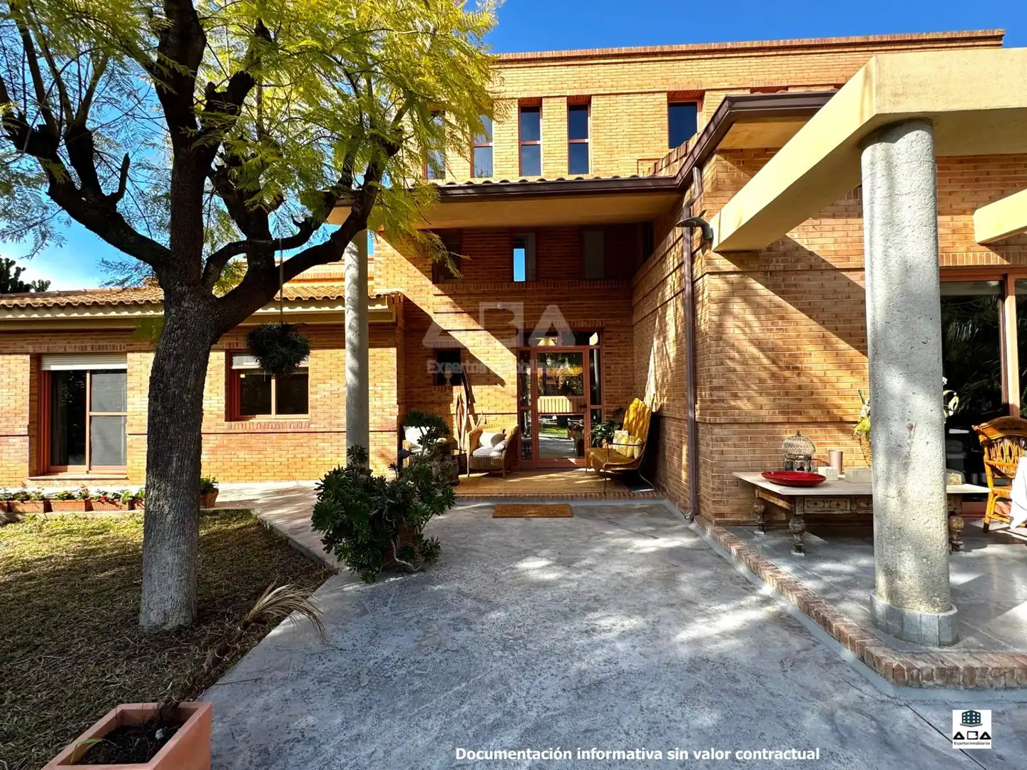 Vista exterior de Casa o xalet en venda en Alicante / Alacant amb Calefacció, Jardí privat i Terrassa