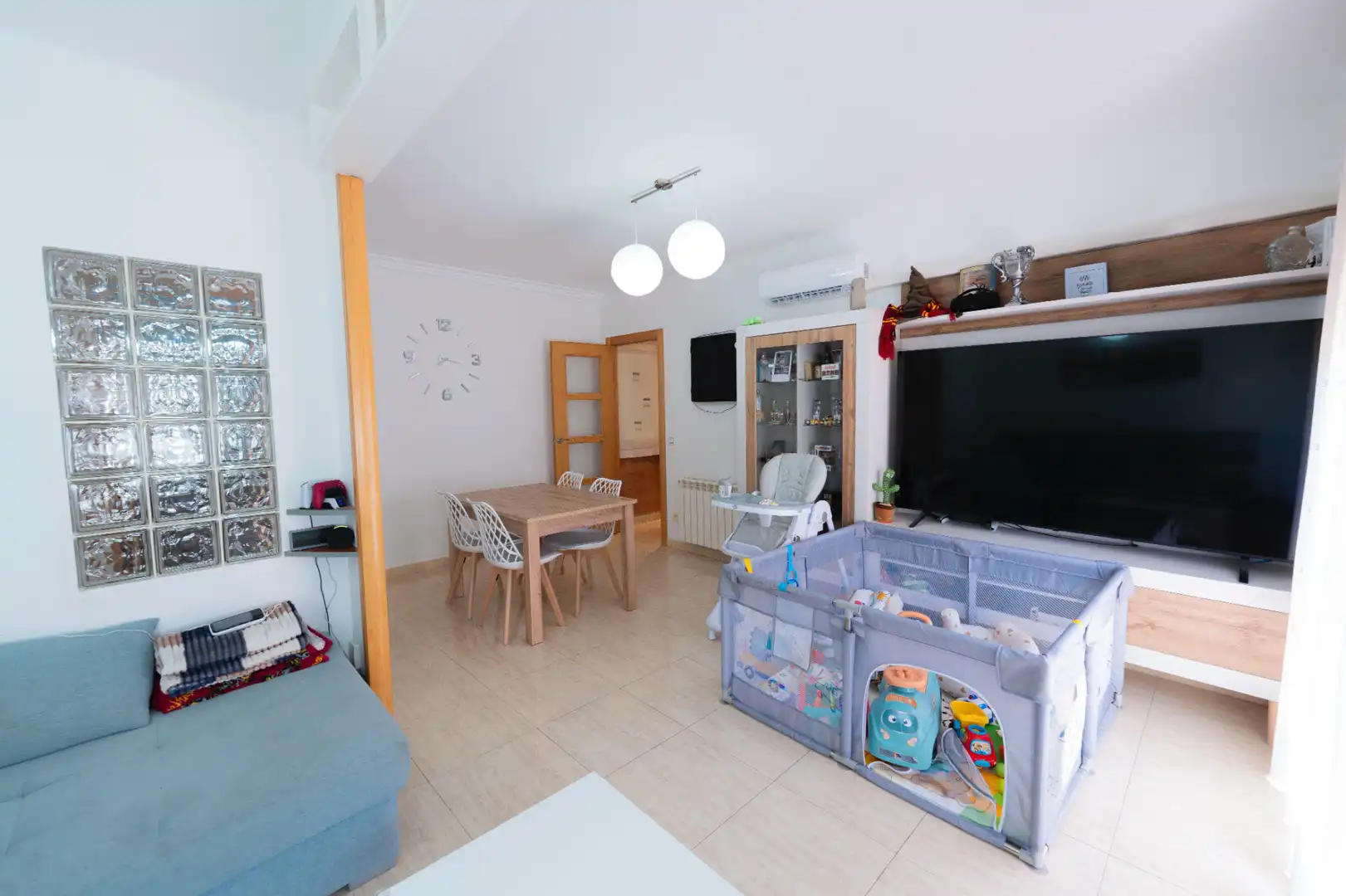 Sala de estar de Piso en venta en Vilanova del Camí con Aire acondicionado, Calefacción y Trastero