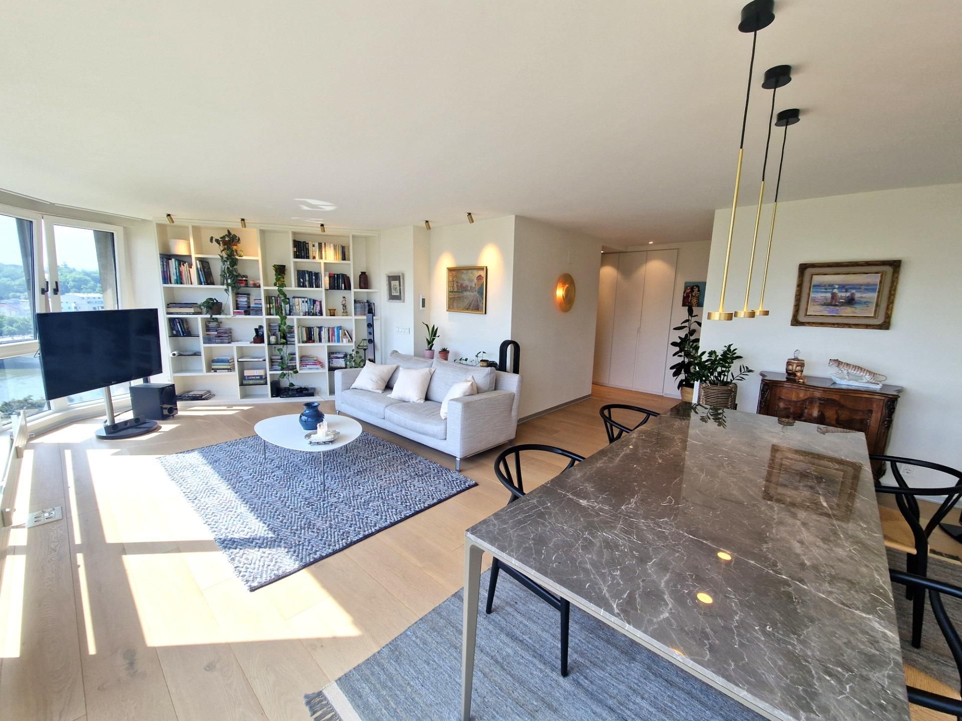 Sala d'estar de Pis en venda en Donostia - San Sebastián  amb Alarma