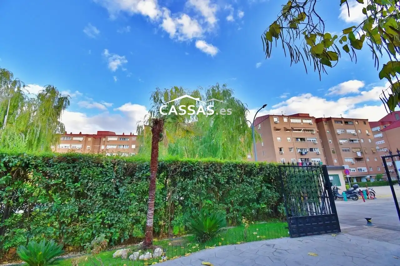 Exterior view of Flat for sale in Torrejón de Ardoz  with Parquet flooring, Terrace and Community pool