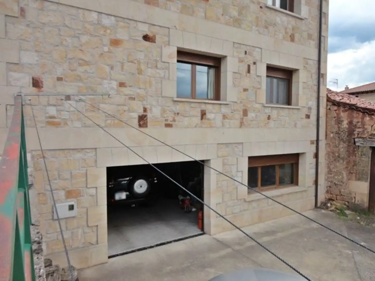 Vista exterior de Casa adosada en venta en Vilviestre del Pinar con Calefacción