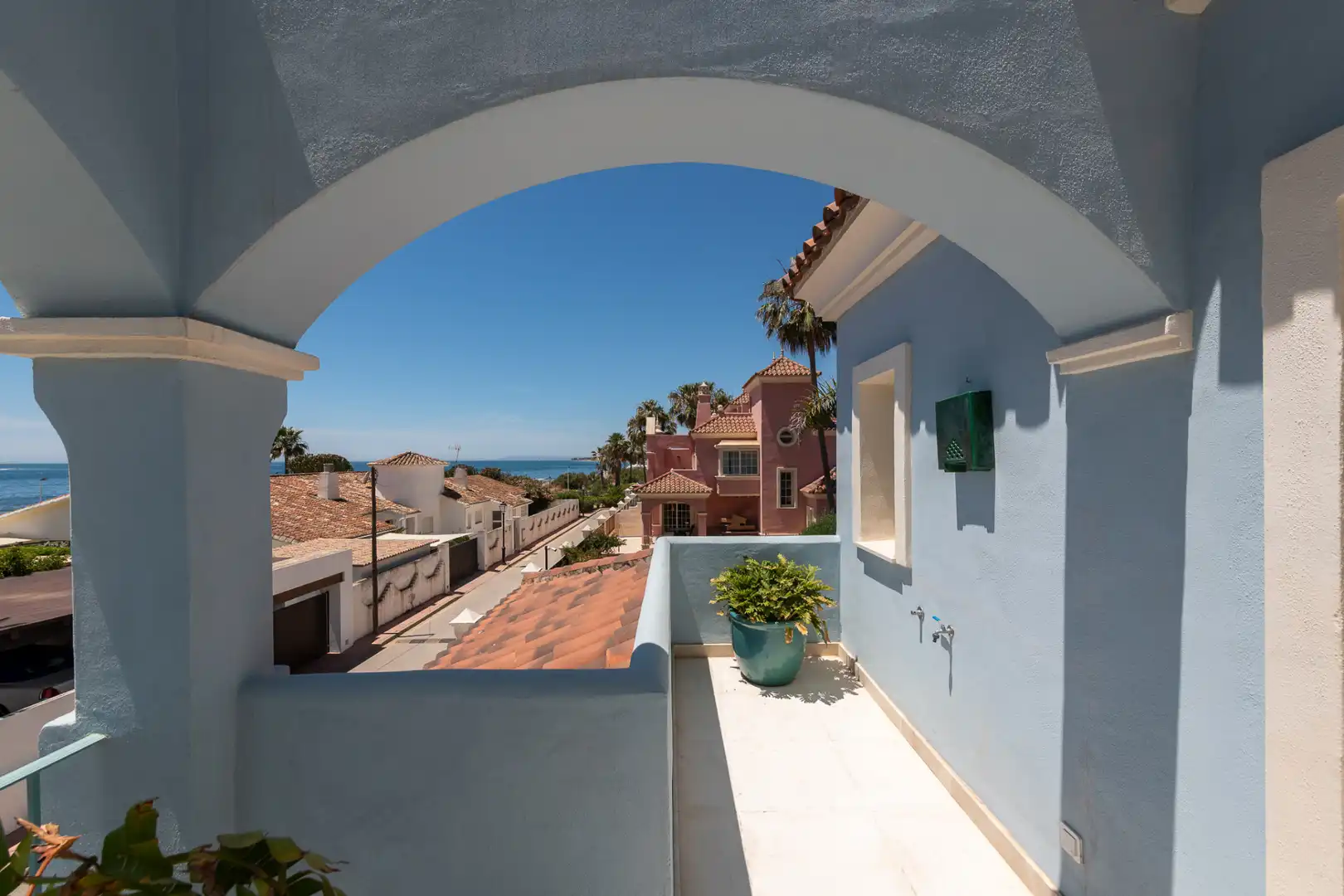 Vista exterior de Casa o chalet en venta en Marbella con Aire acondicionado, Calefacción y Jardín privado