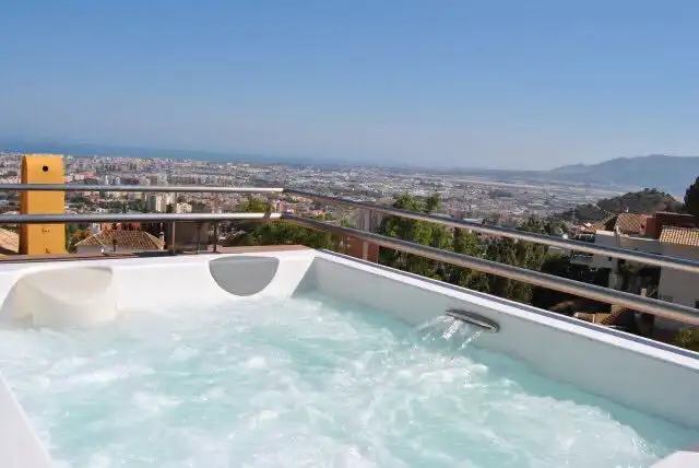 Piscina de Casa o chalet en venta en Málaga con Aire acondicionado, Calefacción y Jardín privado