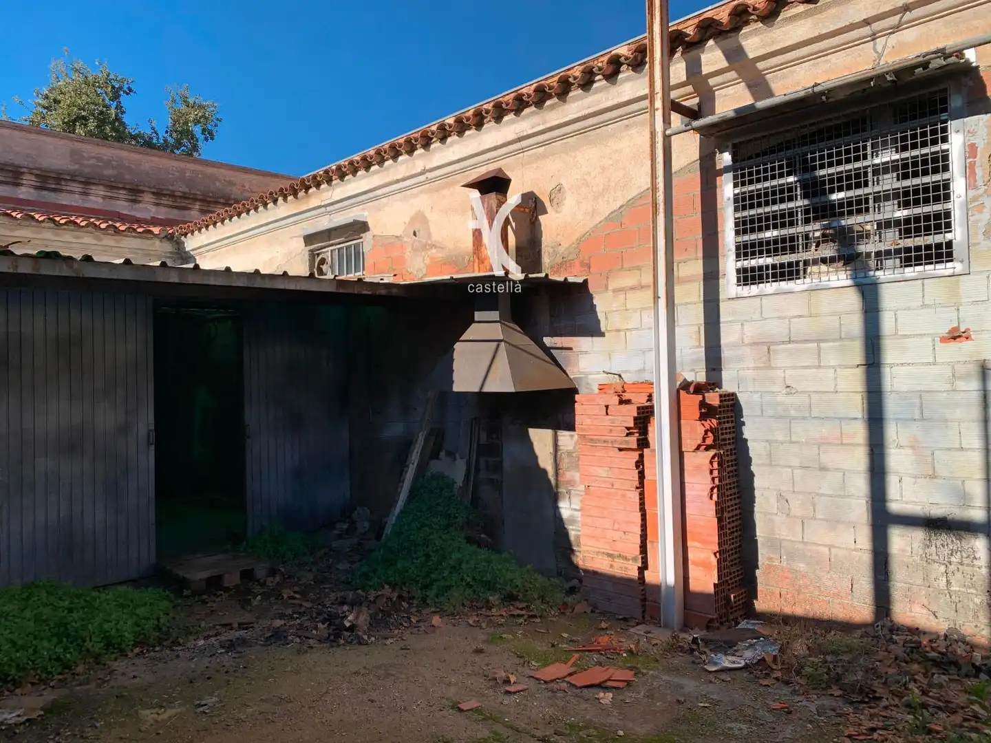 Exterior view of Industrial buildings for sale in Premià de Mar