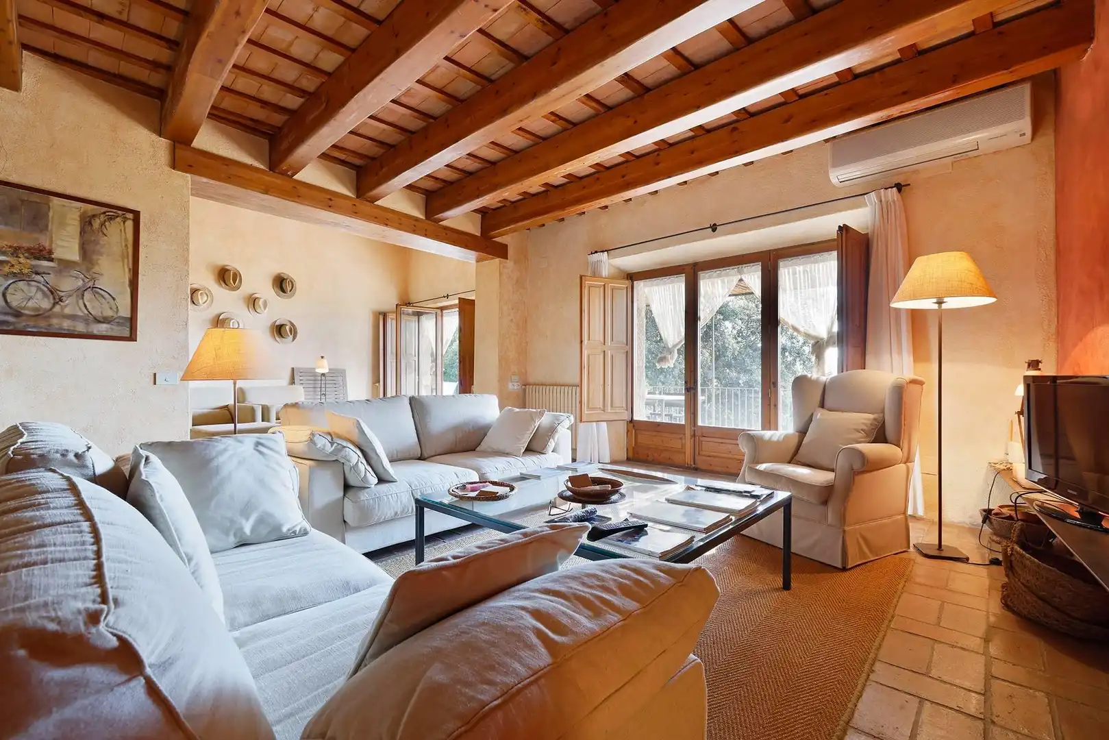 Sala d'estar de Finca rústica en venda en La Bisbal d'Empordà amb Aire condicionat, Calefacció i Terrassa