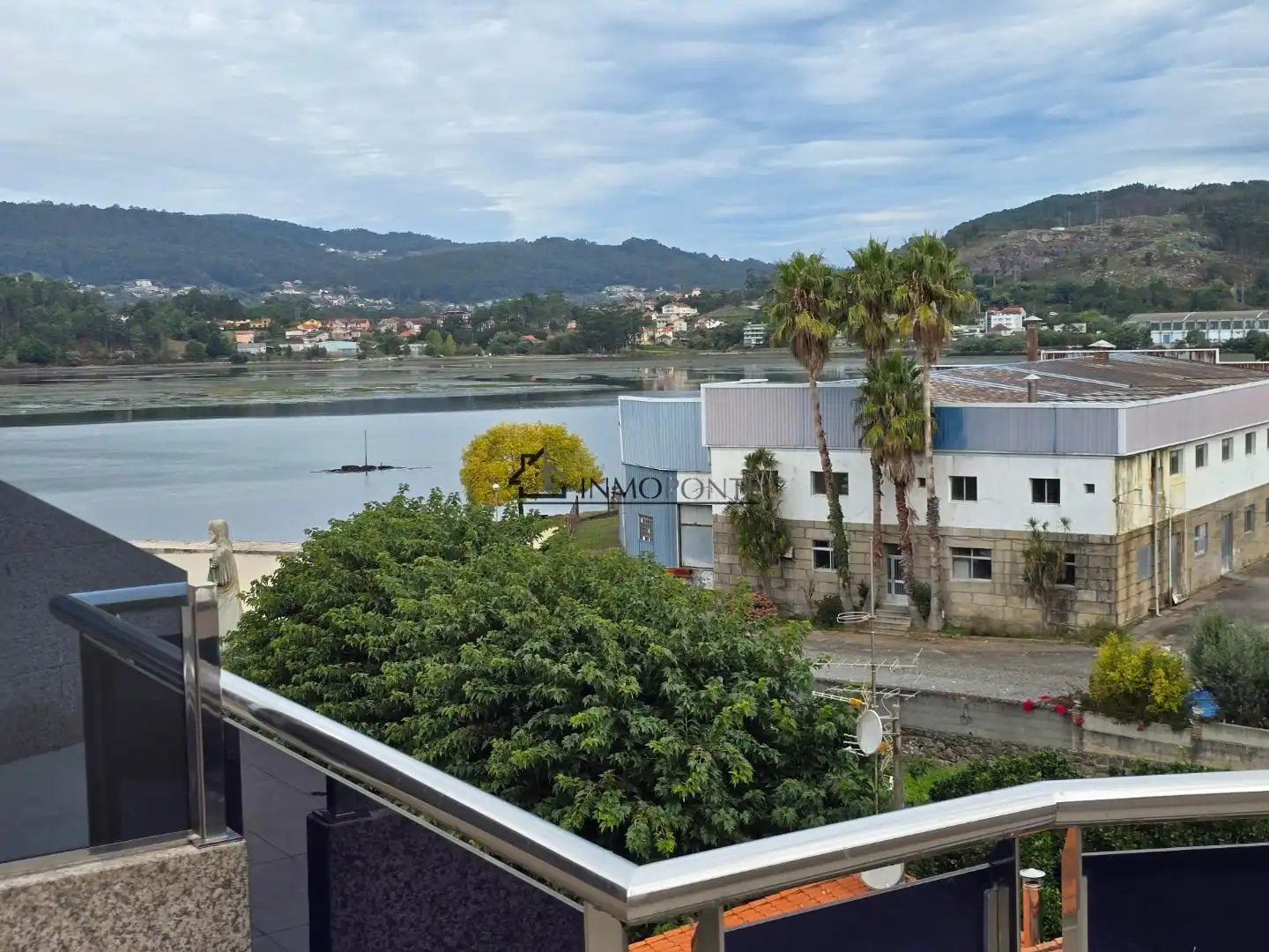 Vista exterior de Pis en venda en Soutomaior amb Terrassa i Traster