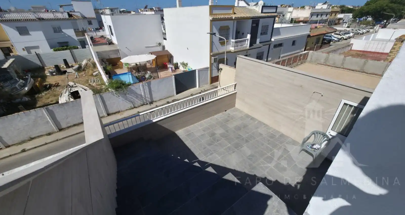 Terrasse von Einfamilien-Reihenhaus zum Verkauf in Chipiona mit Terrasse und Möbliert