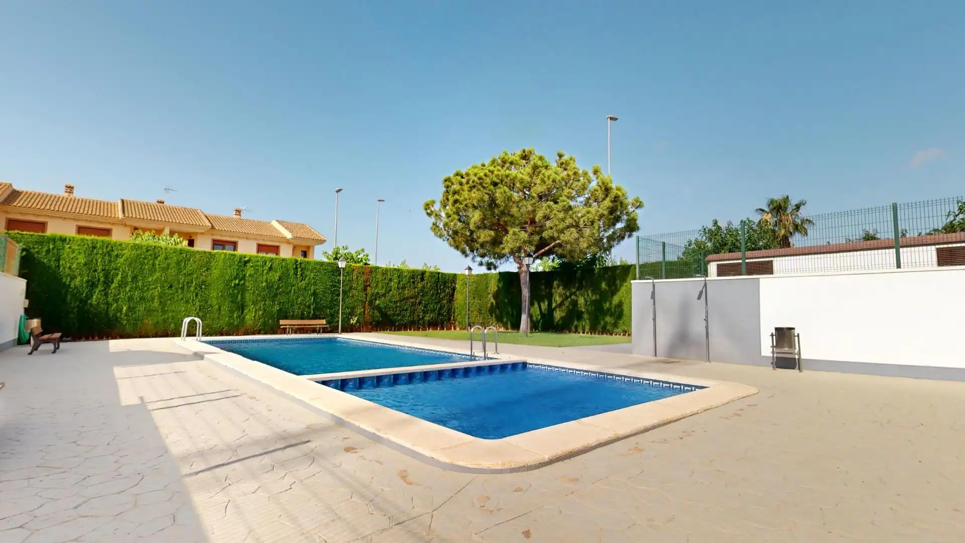 Piscina de Ático en venta en Pilar de la Horadada con Jardín privado, Terraza y Balcón