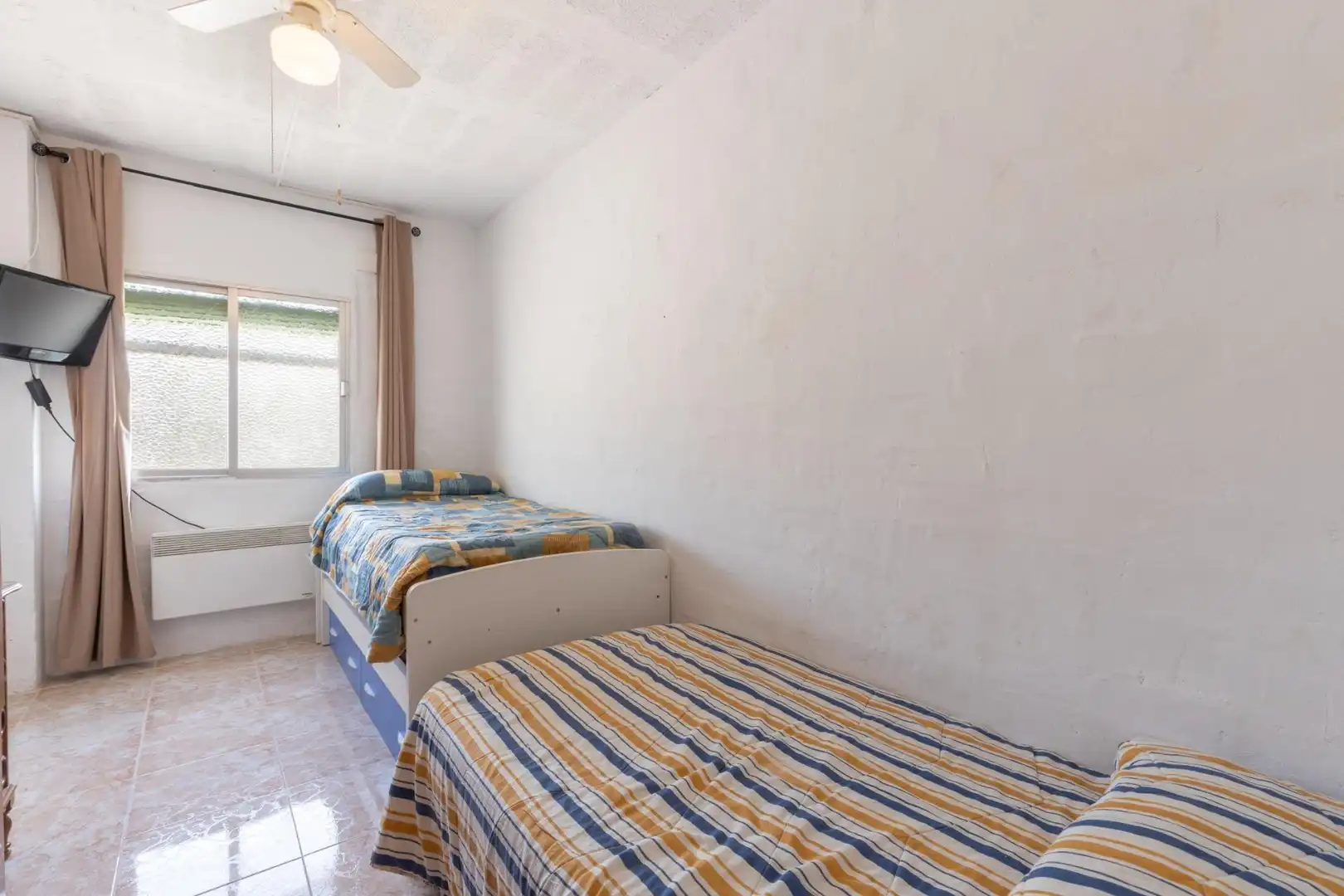 Habitación de Finca rústica en venta en Cogollos de la Vega con Jardín privado y Piscina