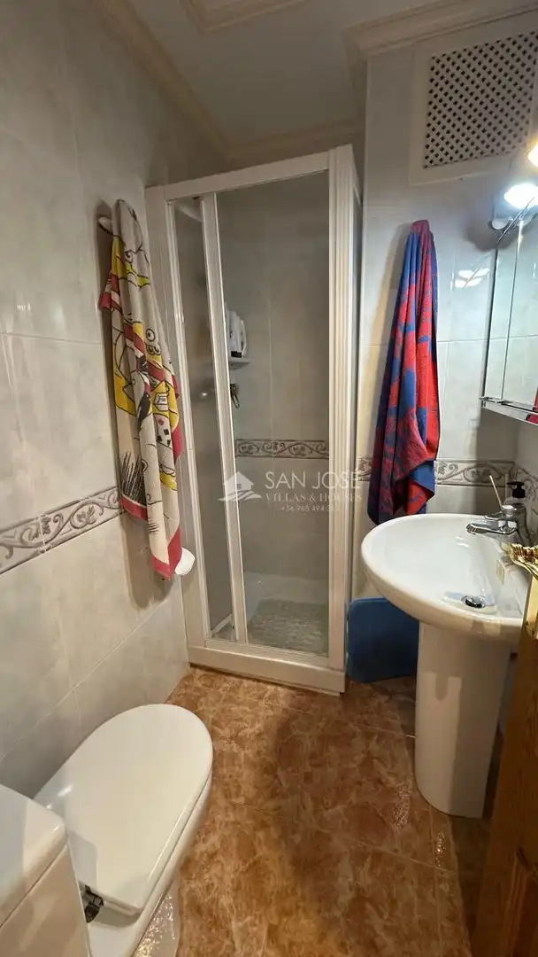 Baño de Piso en venta en Elche / Elx con Calefacción, Terraza y Balcón