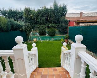 Jardí de Casa adosada en venda en  Toledo Capital amb Aire condicionat, Calefacció i Jardí privat