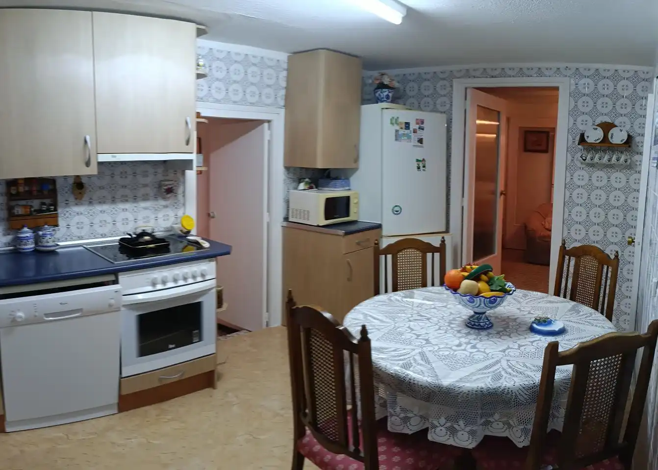 Cuina de Casa o xalet en venda en Sabiñán amb Jardí privat, Terrassa i Moblat