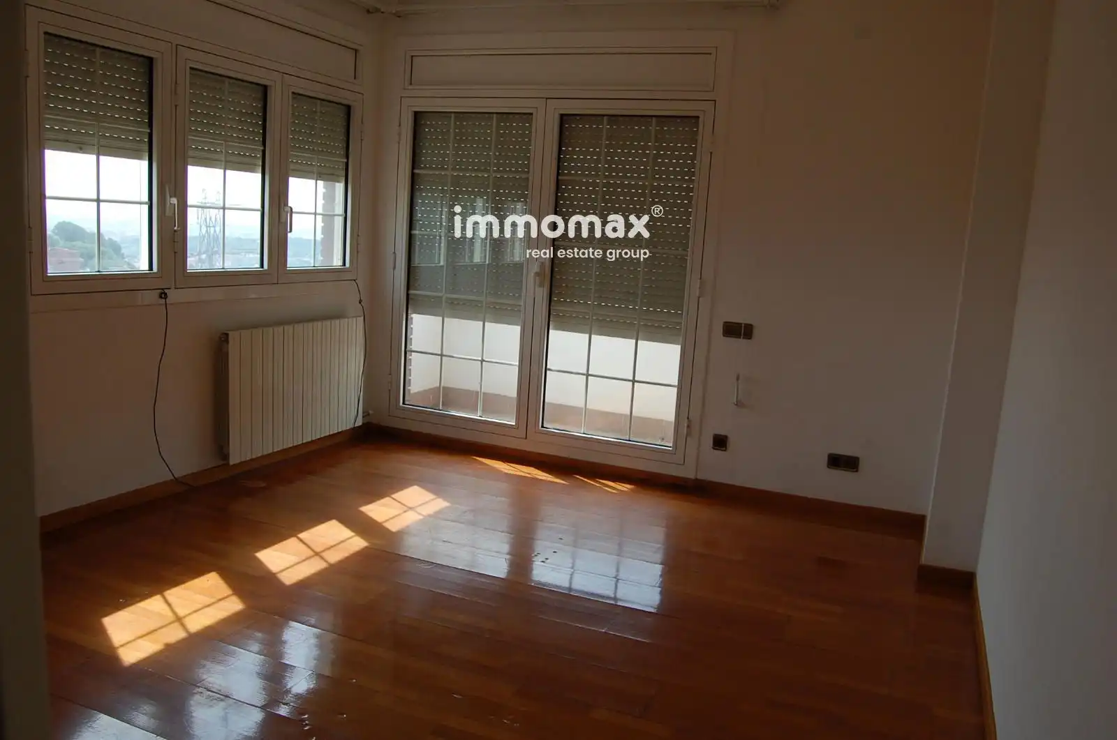 Sala d'estar de Casa o xalet en venda en Sant Boi de Llobregat amb Aire condicionat, Calefacció i Terrassa