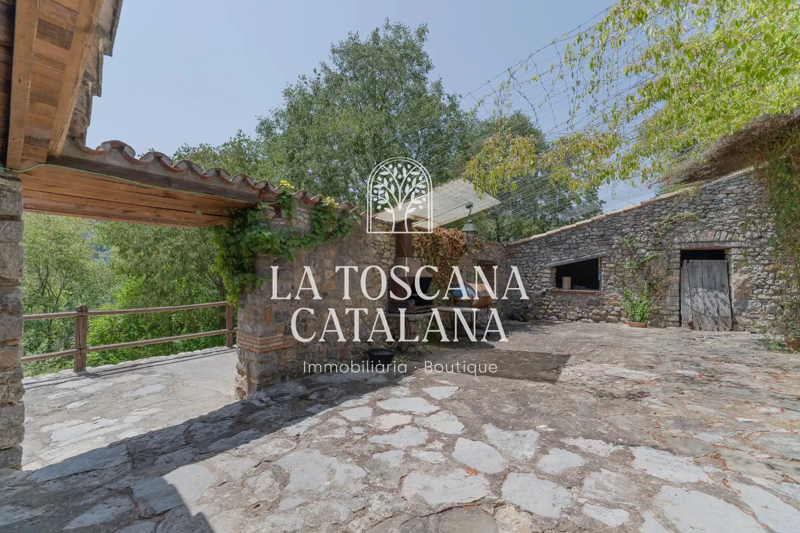 Terraza de Finca rústica en venta en Sales de Llierca con Aire acondicionado, Calefacción y Jardín privado
