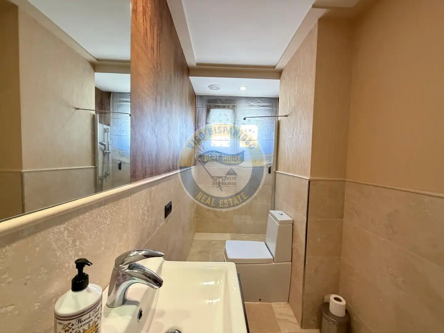 Badezimmer von Dachboden zur Miete in Vigo  mit Heizung, Parkett und Terrasse