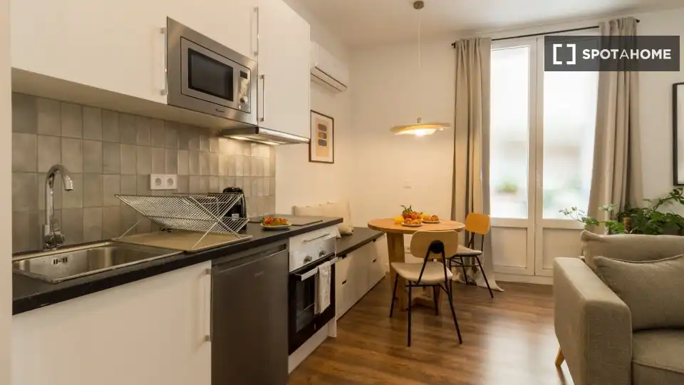 Flat with terrace to rent in Ciutat Vella, imagen 2