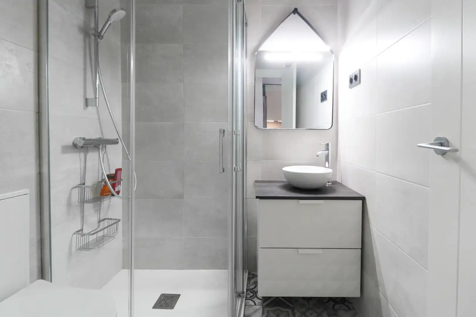 Bathroom of Flat for sale in Vilanova i la Geltrú  with Air Conditioner, Parquet flooring and Balcony