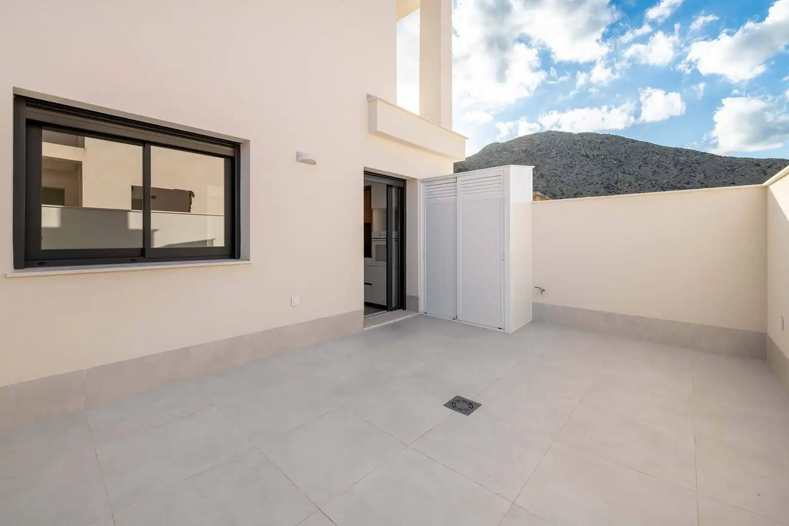 Terraced house with pool for sale in Calle Calle Dinamarca 5, imagen 12
