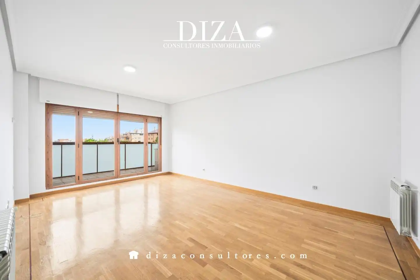 Vista exterior de Piso de alquiler en  Madrid Capital con Aire acondicionado, Calefacción y Terraza
