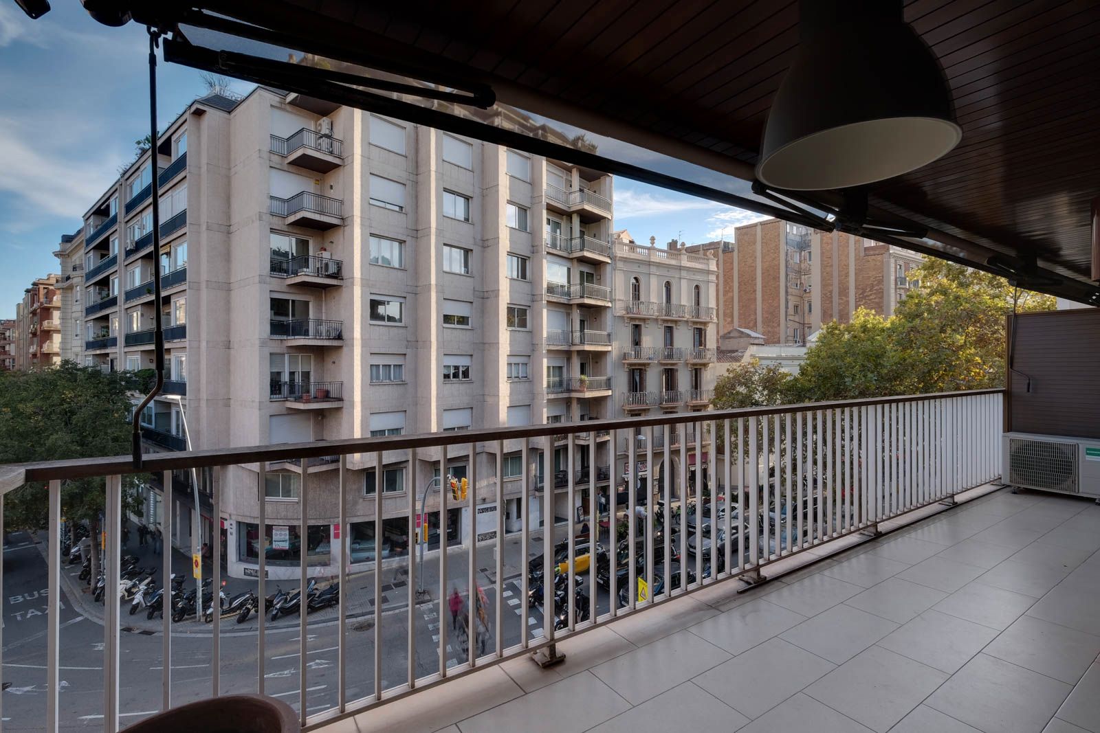 Exterior view of Flat for sale in  Barcelona Capital  with Air Conditioner, Parquet flooring and Terrace