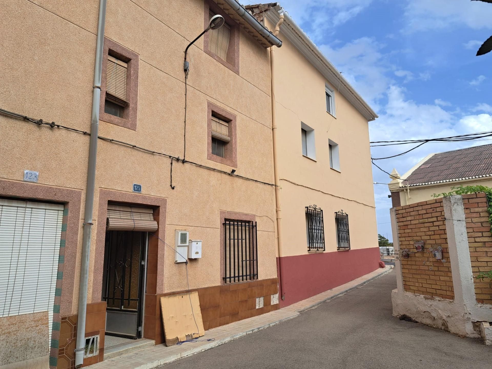 Exterior view of House or chalet for sale in Requena  with Storage room