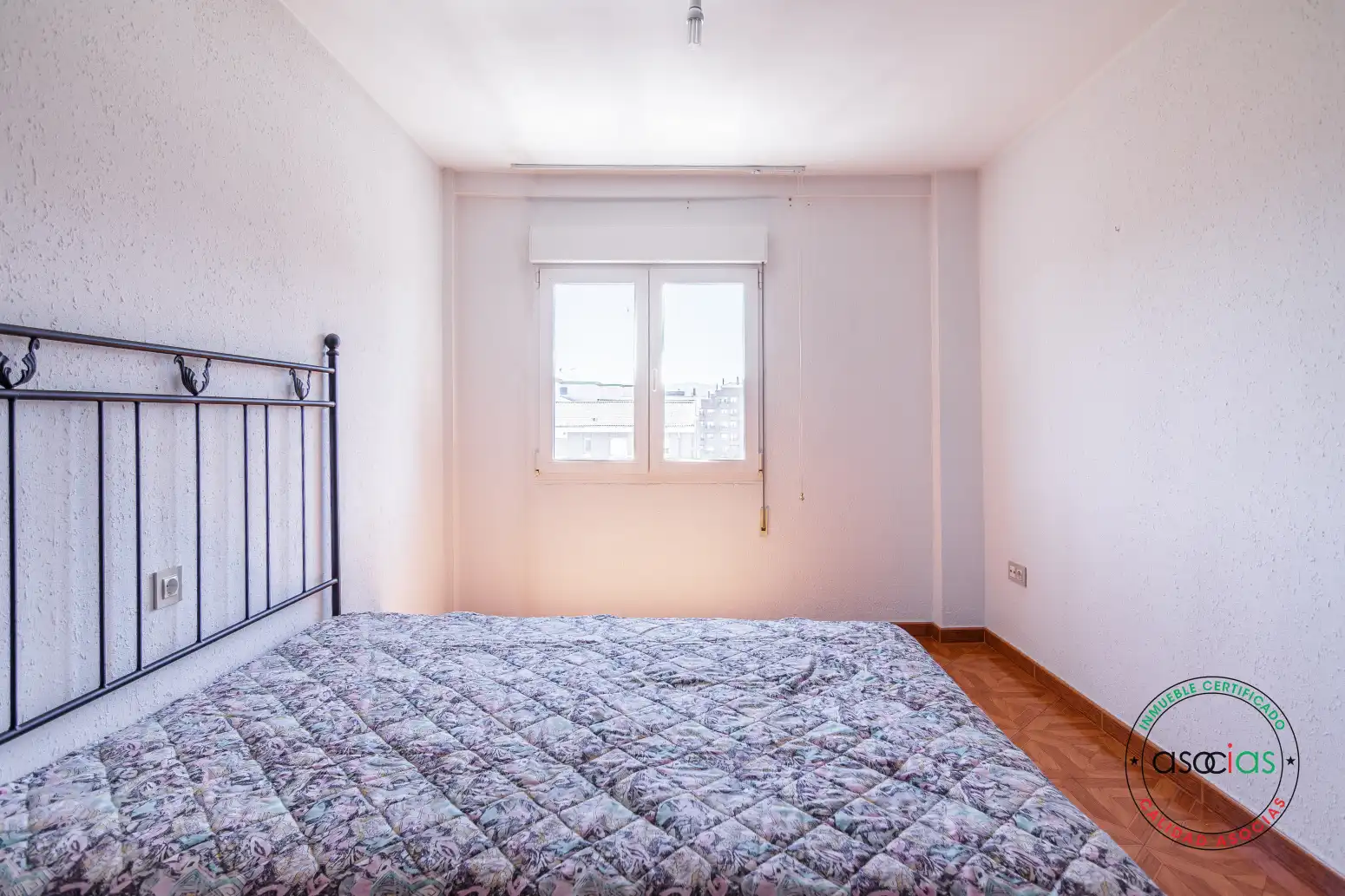 Habitación de Piso en venta en Gijón  con Calefacción y Jardín privado