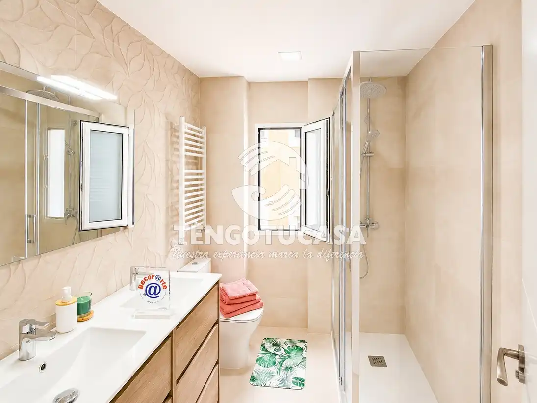 Badezimmer von Wohnung zum Verkauf in Madrid mit Klimaanlage, Heizung und Parkett