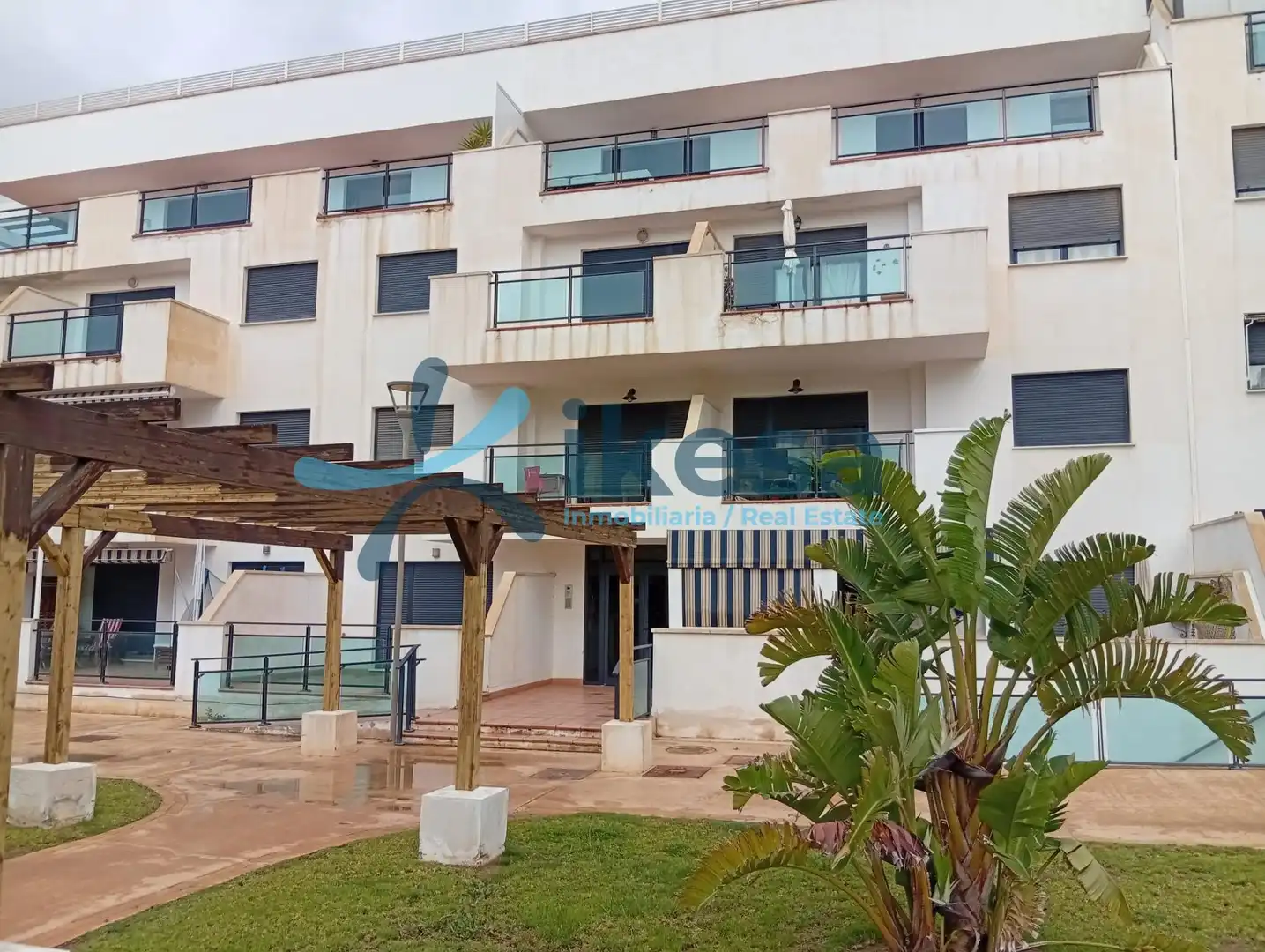 Vista exterior de Apartamento en venta en Almería con Piscina comunitaria